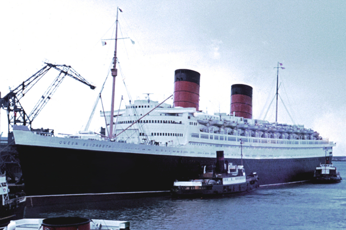 Queen Elizabeth 1966.jpg